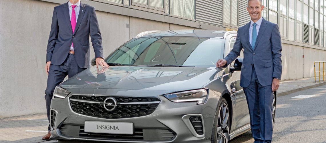 SORP Opel Insignia MCM im Werk Rüsselsheim - 11. September 2020 - Links Oberbürgermeister Udo Bausch, rechts CEO Michael Lohscheller